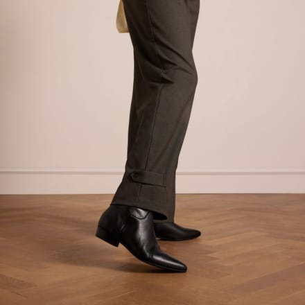 Manfield - Dames - Zwarte leren enkellaarsjes - Maat 40