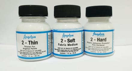 Angelus Leerverf  2-Soft  (fabric medium)  2- Thin (thinner angelus paint)  2-Hard  29ML 3 stuks C&P
