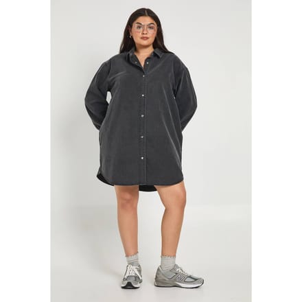 boohoo Dames Plus Oversized Denim Jurk Met Overhemdmodel | Washed Black | Maat: 48