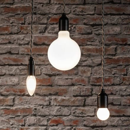 Filament 230 V LED-kogellamp E27 2x470lm 2x5W 2700K Mat