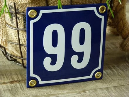 Emaille huisnummer 10x10 blauw/wit nr. 99