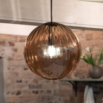 Markslöjd Hanglamp Fengari, stekker, barnsteen, glas, Ø 35 cm