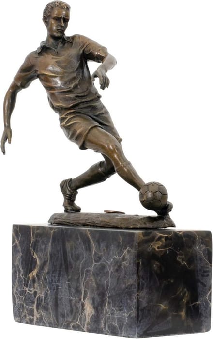 Massief bronzen voetbal sculptuur met stenen sokkel
