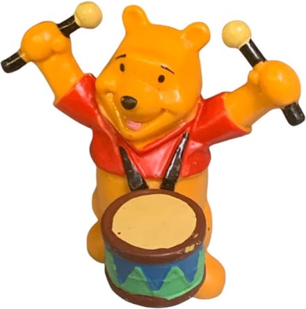 Winnie de pooh met trommel - 6cm Bullyland speelfiguurtje