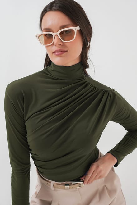 Aansluitende colblouse met drapeer-detail