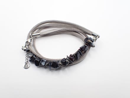 Colure® wikkelarmband met half edelsteen split zwarte obsidiaan suède grijs