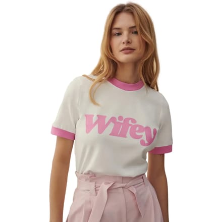 T-shirt dames She is Sunday Wifey