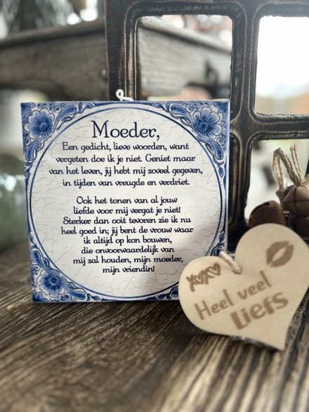 Creaties van Hier - Tegeltje Moeder met houten hartje - 15 cm – Keramiek