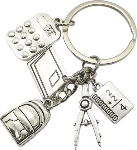 Sleutelhanger School Spullen ( Rekenmachine/agenda/tas/passer etc ) 7 x 3 cm