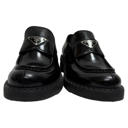 Prada loafers van geborsteld zwart leer