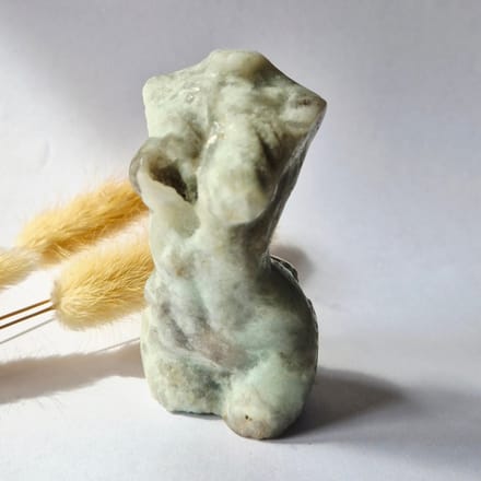 Caribbean Calciet vrouwenbeeldje 8 cm (#22) – handgeslepen edelsteen goddess carving