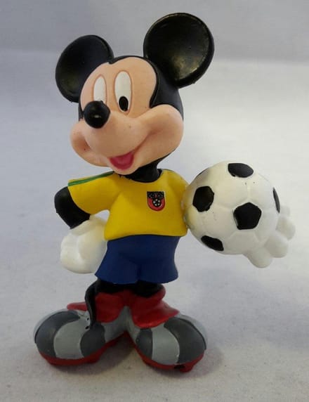 Disney - Mickey Mouse voetballer Braziliaans tenue (+/-6,5 cm) - Merk : Bullyland.