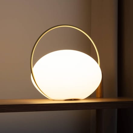 UMAGE LED tafellamp Orbit, wit/messing, IP44, CCT