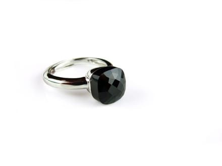 Ring in zilver model pomellato zwarte steen