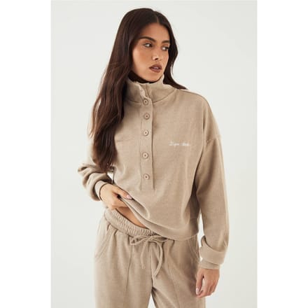 Dames DSGN Studio Geborstelde Rib Sweatshirt met Knoopdetail | Stone | Maat: Medium