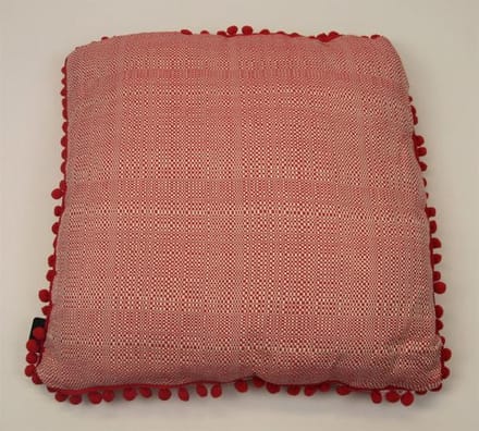 Madison sierkussen 50x50 cm Tweet red