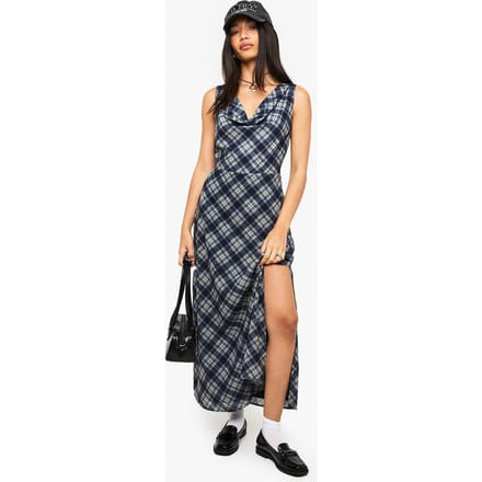boohoo Dames Bekijk de chiffon midaxi-jurk met draperende kraag. | Navy | Maat: 8