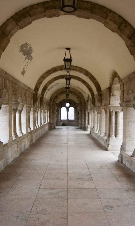 Fotobehang - Ancient Corridor 150x250cm - Vliesbehang