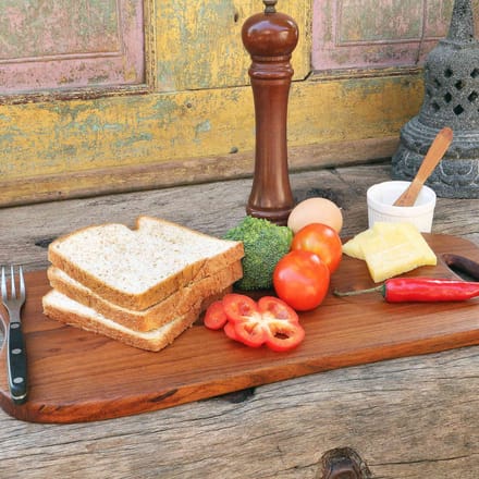 Rico & Plato houten snijplank, borrelplank, tapas "Wave" 50cm x 22.5cm, vervaardigd uit gecertificeerd teak.
