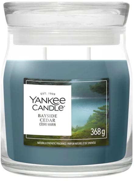 Yankee Candle - Bayside Cedar Medium Geurkaars - 50 branduren - 2 lonten