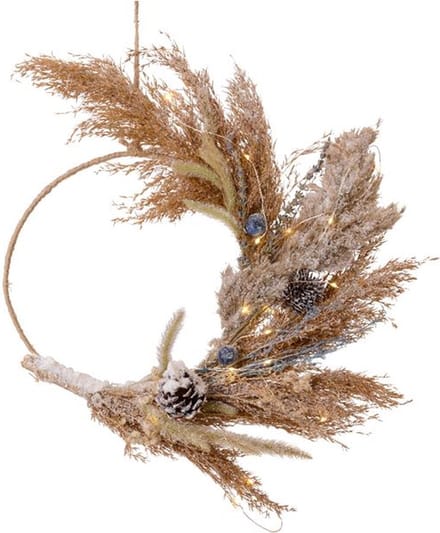 Krans met droogbloemen met verlichting