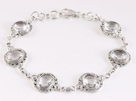 Bewerkte zilveren schakelarmband met bergkristal