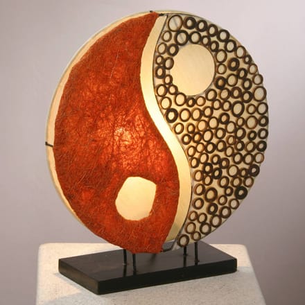 Woru Ying Yang tafellamp op houten voet 33 cm