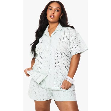 boohoo Dames Plus Broderie Flippy Short | Mint | Maat: 26