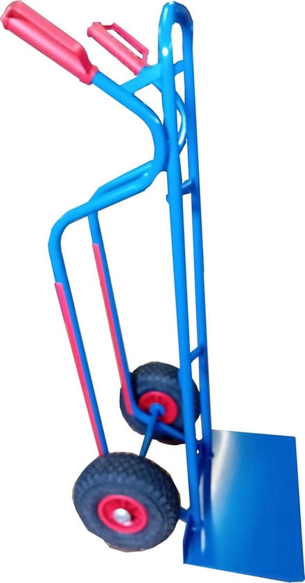 Stapelwagen met grote laadschep en stalen frame