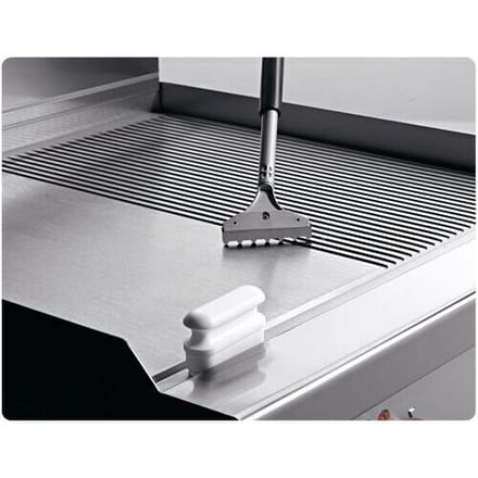 GGM Gastro Elektrische bakplaat - 8kW - 1/2 glad 1/2 geribbeld - Bakoppervlak: 596x430mm - met open onderbouw zilver