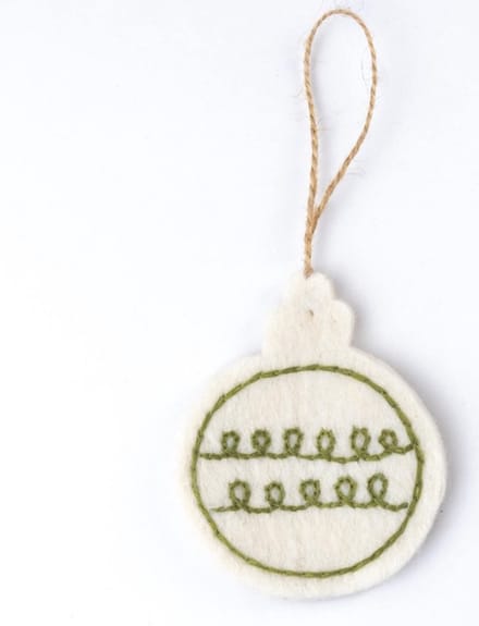 Hanger Vilt Kerstbal Plat - Geborduurd - Mistletoe - 8cm - Fairtrade