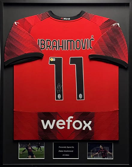 Zlatan Ibrahimovic AC Milan 24/25 ingelijst thuis shirt