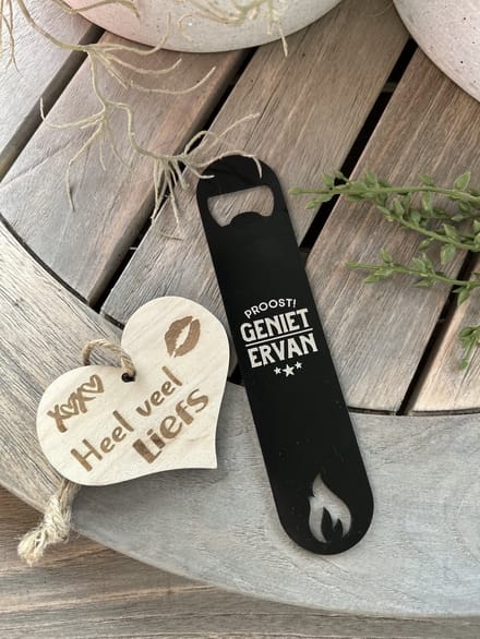 Creaties van hier – Bieropener Proost met houten hartje – RVS – 18 cm – Opener