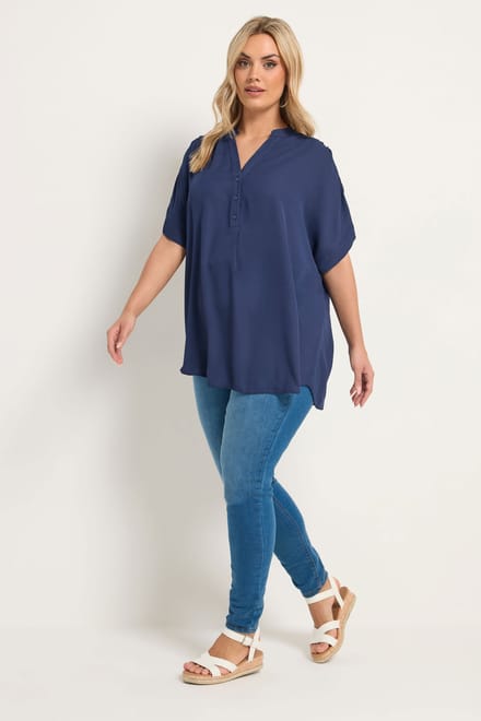 Yours Marineblauwe Blouse Met Halve Knoopsluiting En Vhals Size 58-60