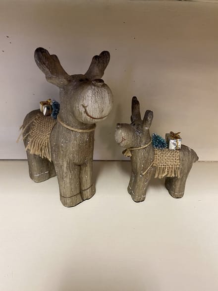 Kerstbeeldjes rendieren - Set van 2 stuks - polyresin - 19x16x10cm - Kerstdecoratie