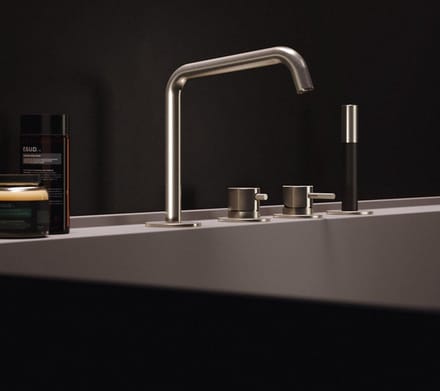 Hotbath Archie AR183 badrandcombinatie met staafhanddouche, 2-weg omstel en uitloop RVS316