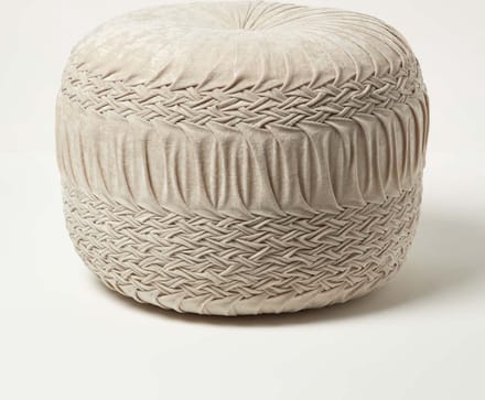 Homescapes Sofia – poef van gevlochten en geplooid fluweel – crèmewit, 50x35 cm