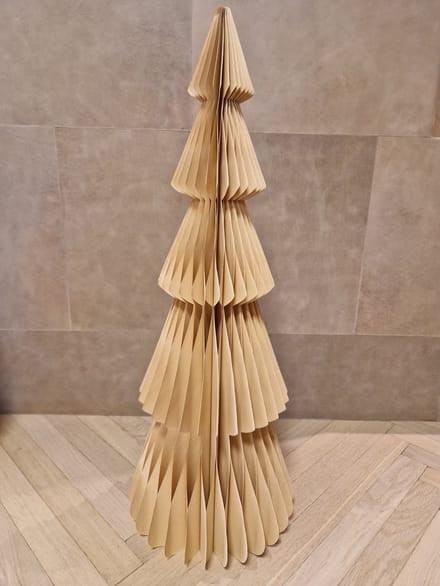 Decoratieve papieren kerstboom met magneet - zandkleur - 70cm