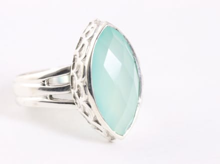 Zware bewerkte zilveren ring met aqua chalcedoon - maat 19