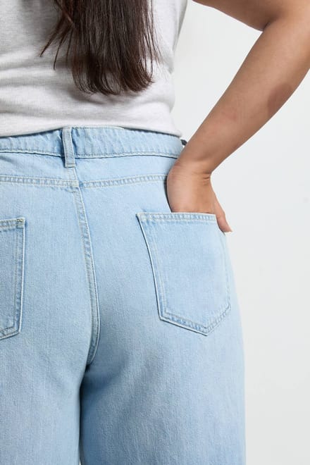 boohoo Dames Plus Basics Mid Waist Boyfriend Jeans | Gebleekt | Maat: 16/30L