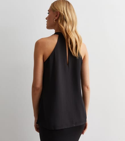 Top met halterhals en ruchesdetail