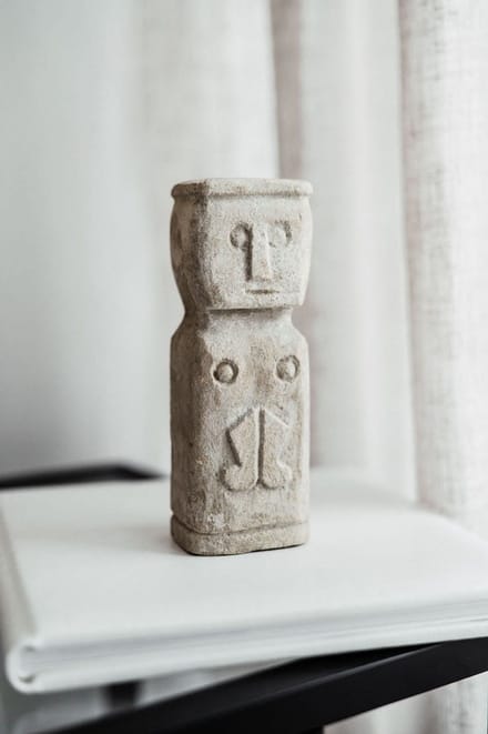 Monnarita - TINI Figurka - Handgesneden - Stenen Beeld - Timor Gezicht
