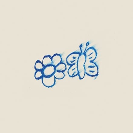Béesau - Une Fleur Et Des Papillons