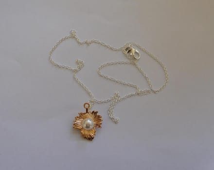 Ketting met schelp en parel