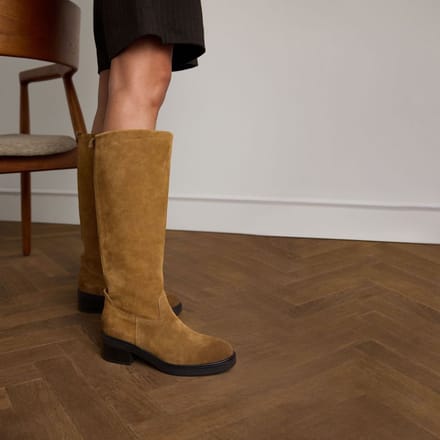 Manfield - Dames - Donkere beige suède hoge laarzen - Maat 38