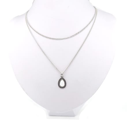 Dames ketting zilverkleurig – dubbellaags boho collier – witte steen – druppelhanger