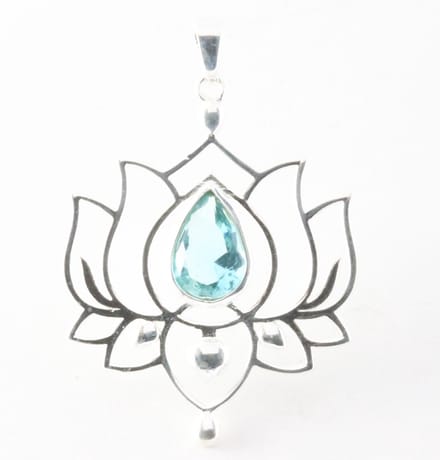 Opengewerkte zilveren lotus hanger met blauwe topaas