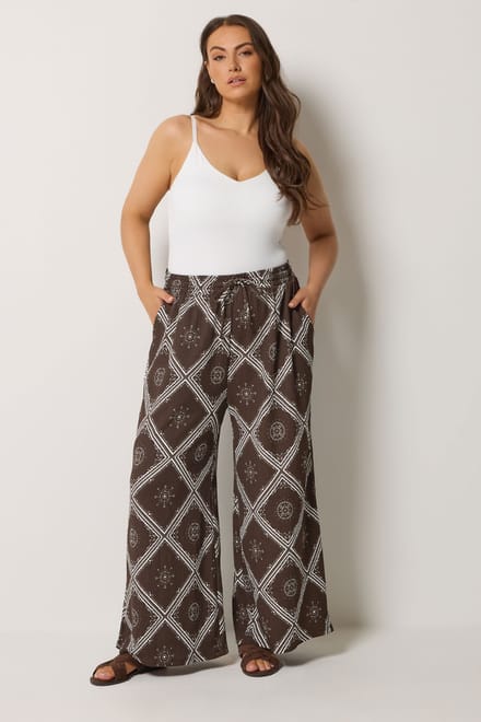 Yours Chocoladebruine Broek Met Bandanaprint En Wijde Pijpen Size Regular > 42