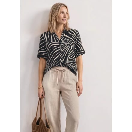 Overhemdblouse met korte mouwen en omgeslagen details