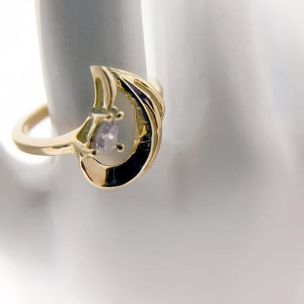 Schitterende rosé-gouden ring met unieke roze/lila diamant